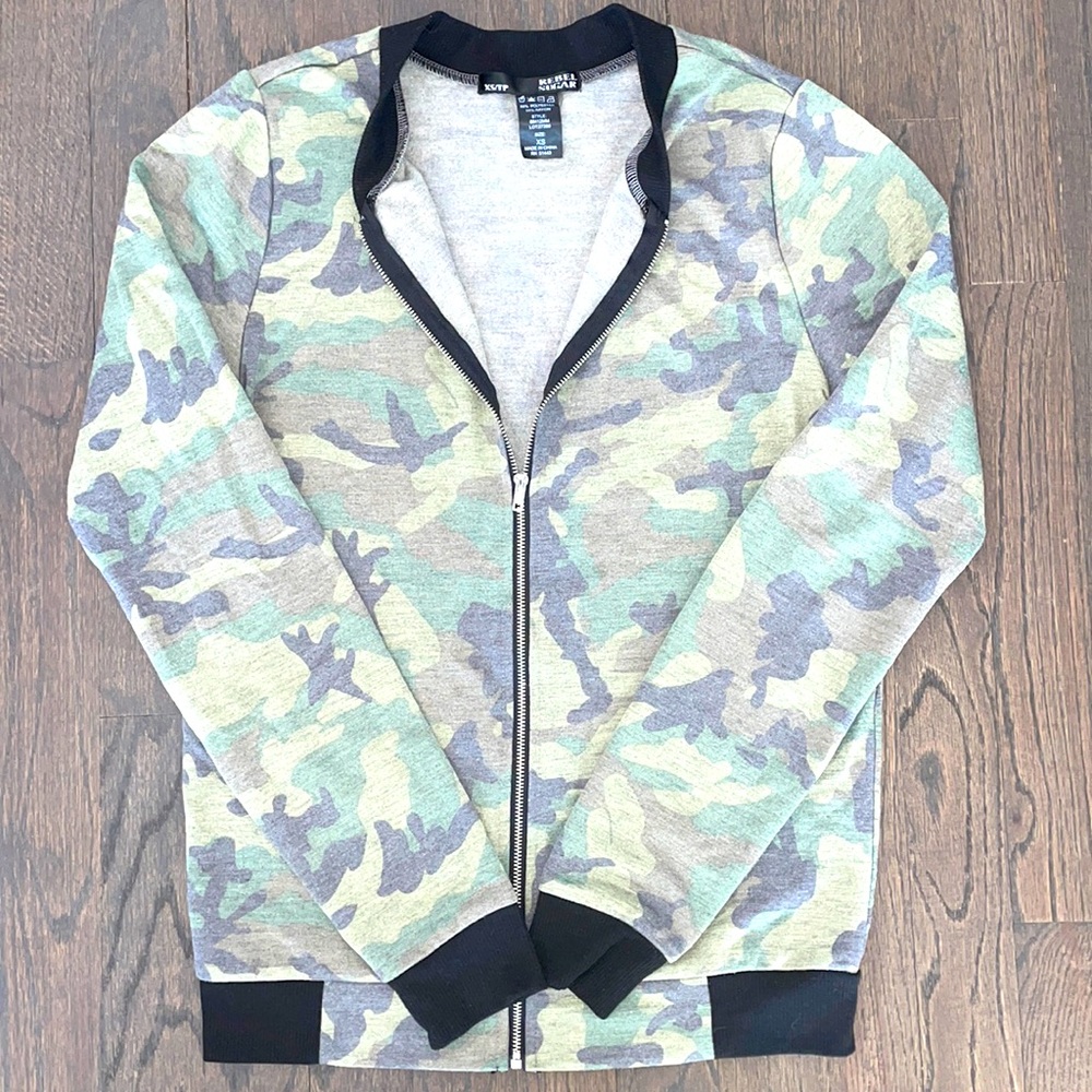 WOMENS CAMO LIGHTWEIGHT ZIP UP SWEATSHIRT